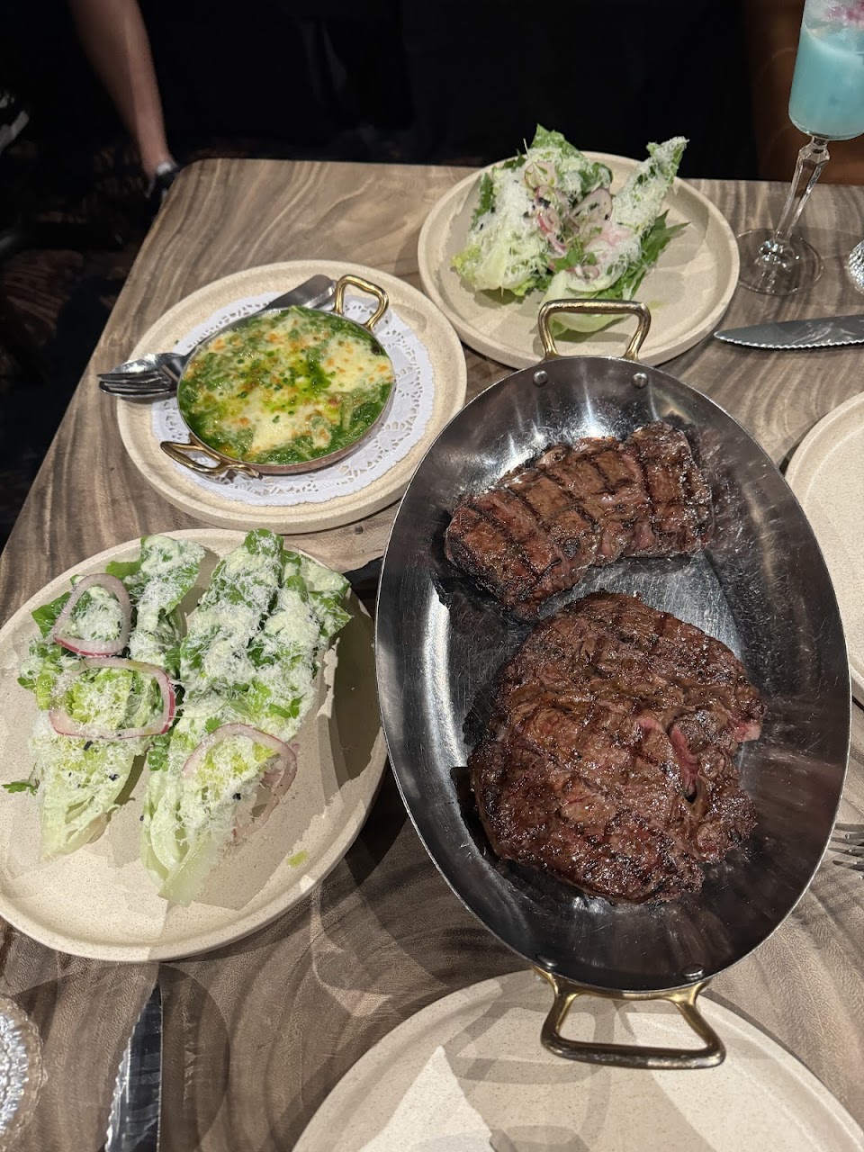Steaks and sides on a 6HEAD Sydney table